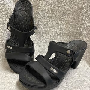 CROCS Women T-strap sandal